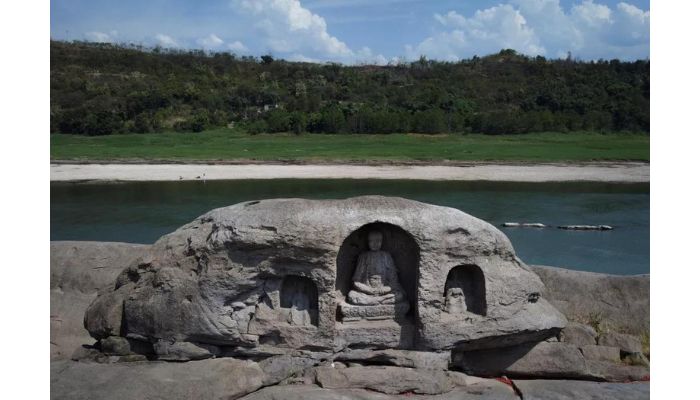 Segredos submersos: seca histórica revela pegada de dinossauro, navio nazista e mais